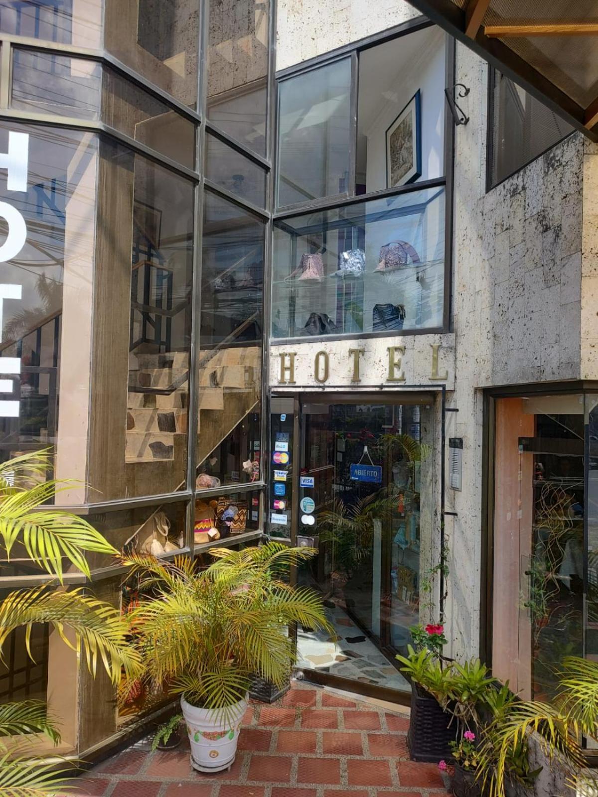 Hotel Costa Del Sol Фусагасуга Экстерьер фото