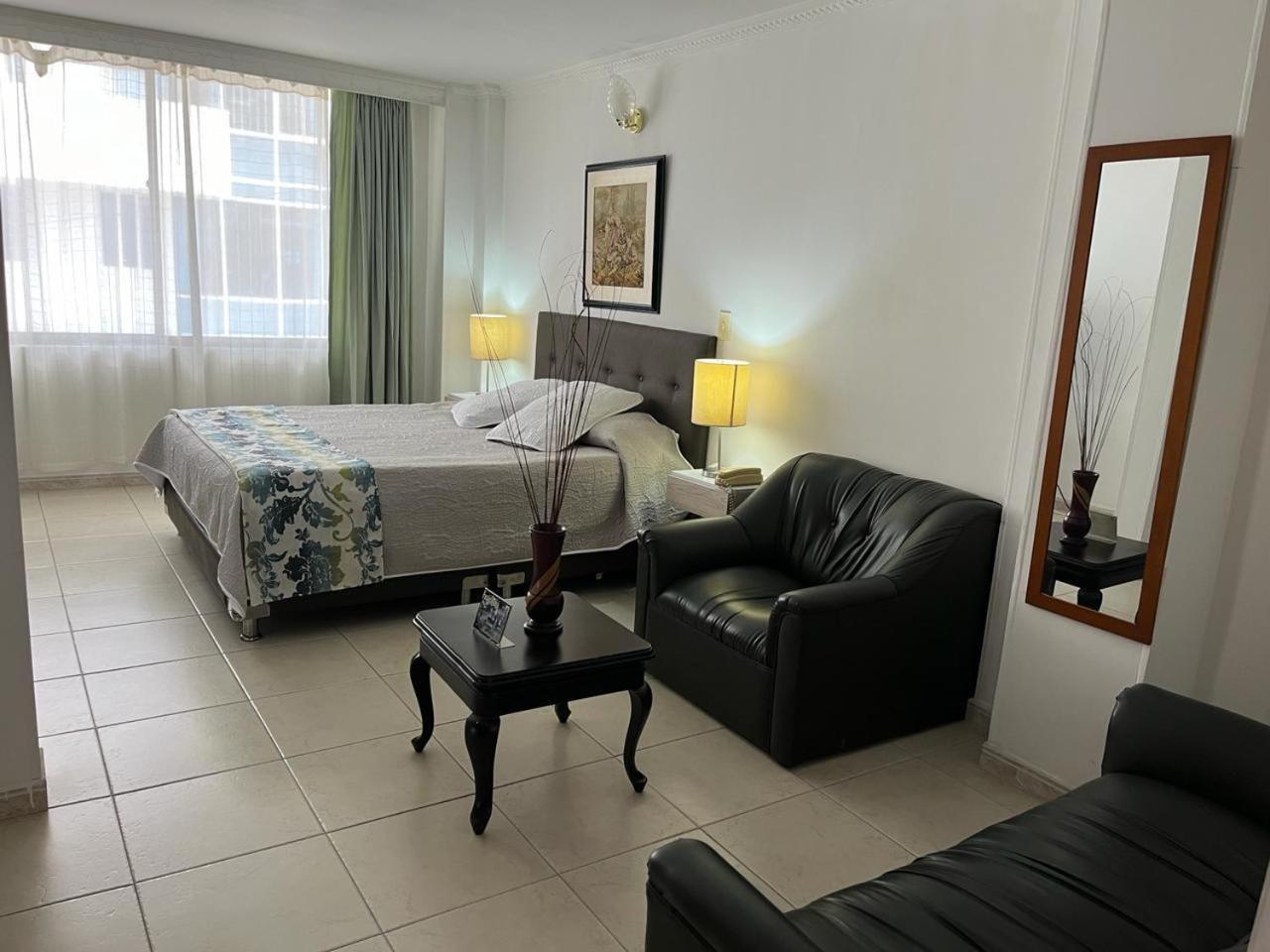 Hotel Costa Del Sol Фусагасуга Экстерьер фото