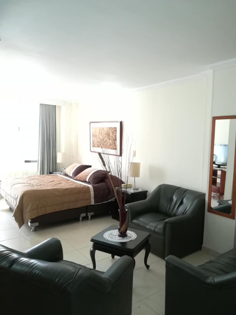 Hotel Costa Del Sol Фусагасуга Экстерьер фото